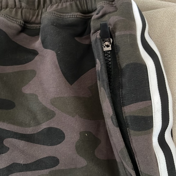 Fitletix camo joggers medium with zipper pockets - Picture 3 of 4